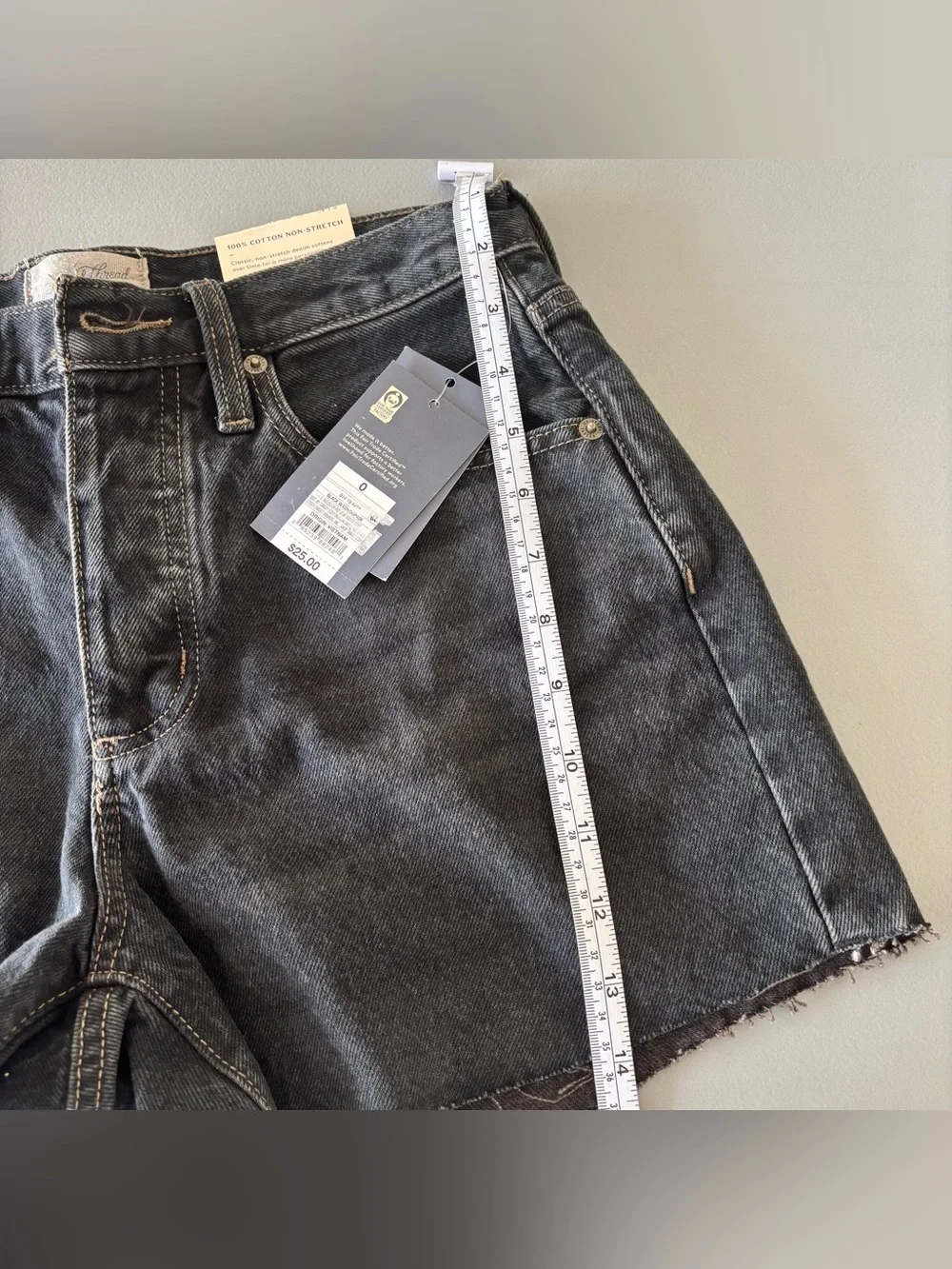 Universal Thread Baggy jean shorts women in black raw wash Size 0